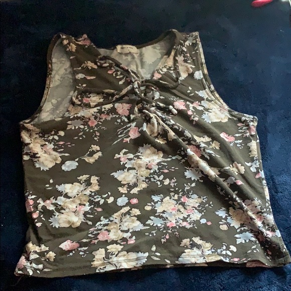 tops - Picture 2 of 4